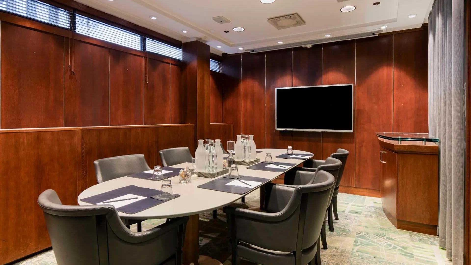 Radisson Blu Plaza Hotel, Helsinki 4*,
